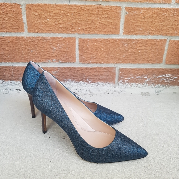 Banana Republic shoes, size 5.5 - Picture 3 of 3